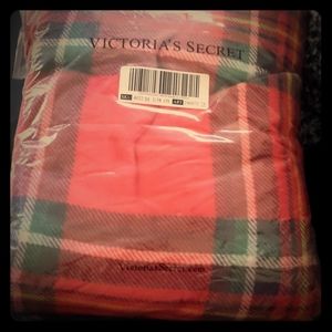 NWT Red plaid flannel blanket